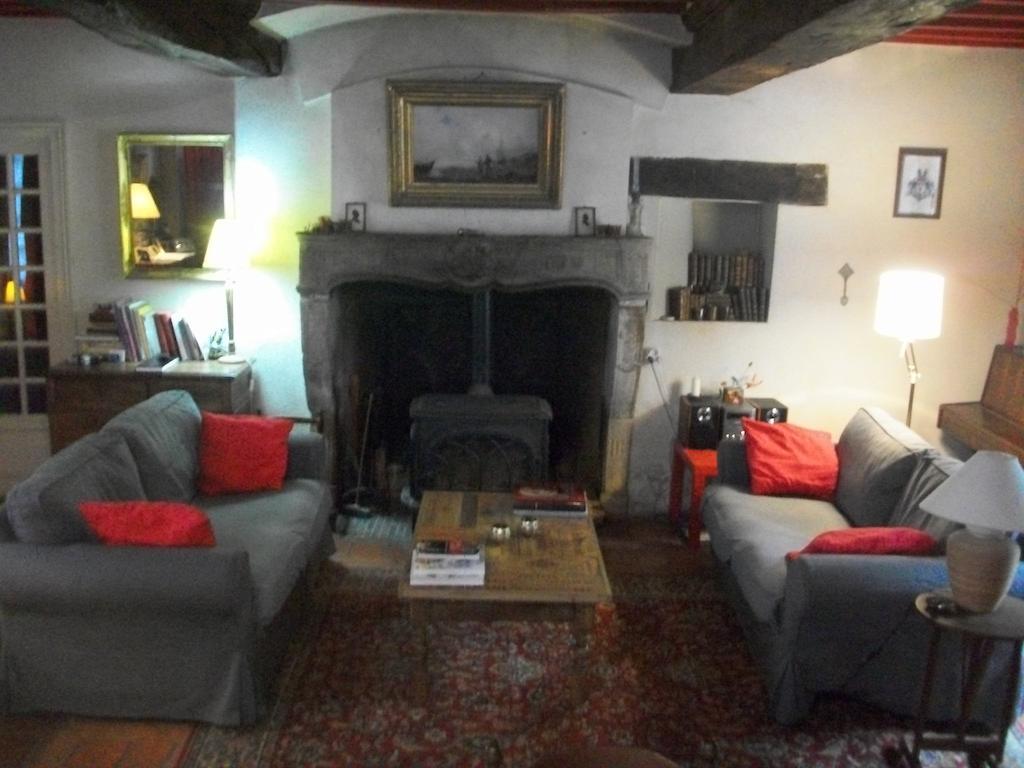 La Maison Des Gardes - Chambres D'Hotes Cluny Exterior photo